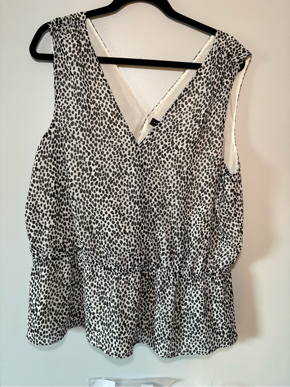 NWT Banana Republic Sleeveless Black & White Printed Peplum Top/ wrap style